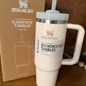 NIB Stanley Rose Quartz 2.0 30 oz Adventure Tumbler